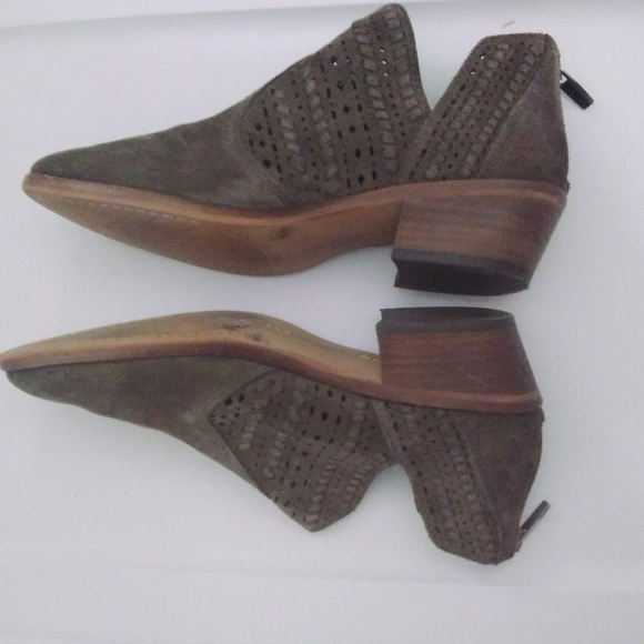 Vince Camuto Prasata Ankle Boots - Picture 2 of 13